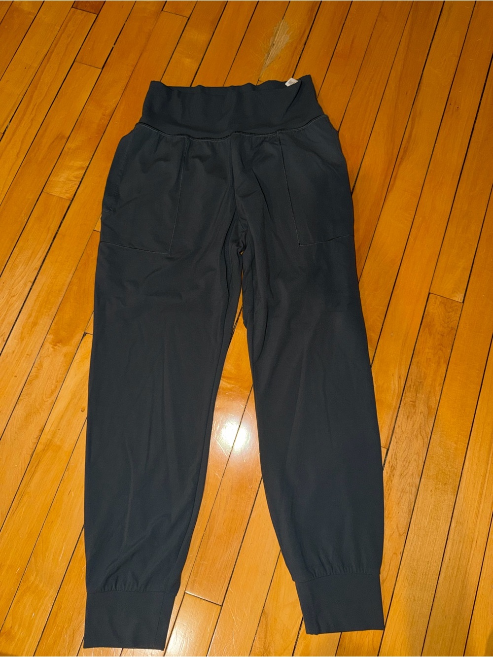 Athleta salutation jogger in powervita size small
